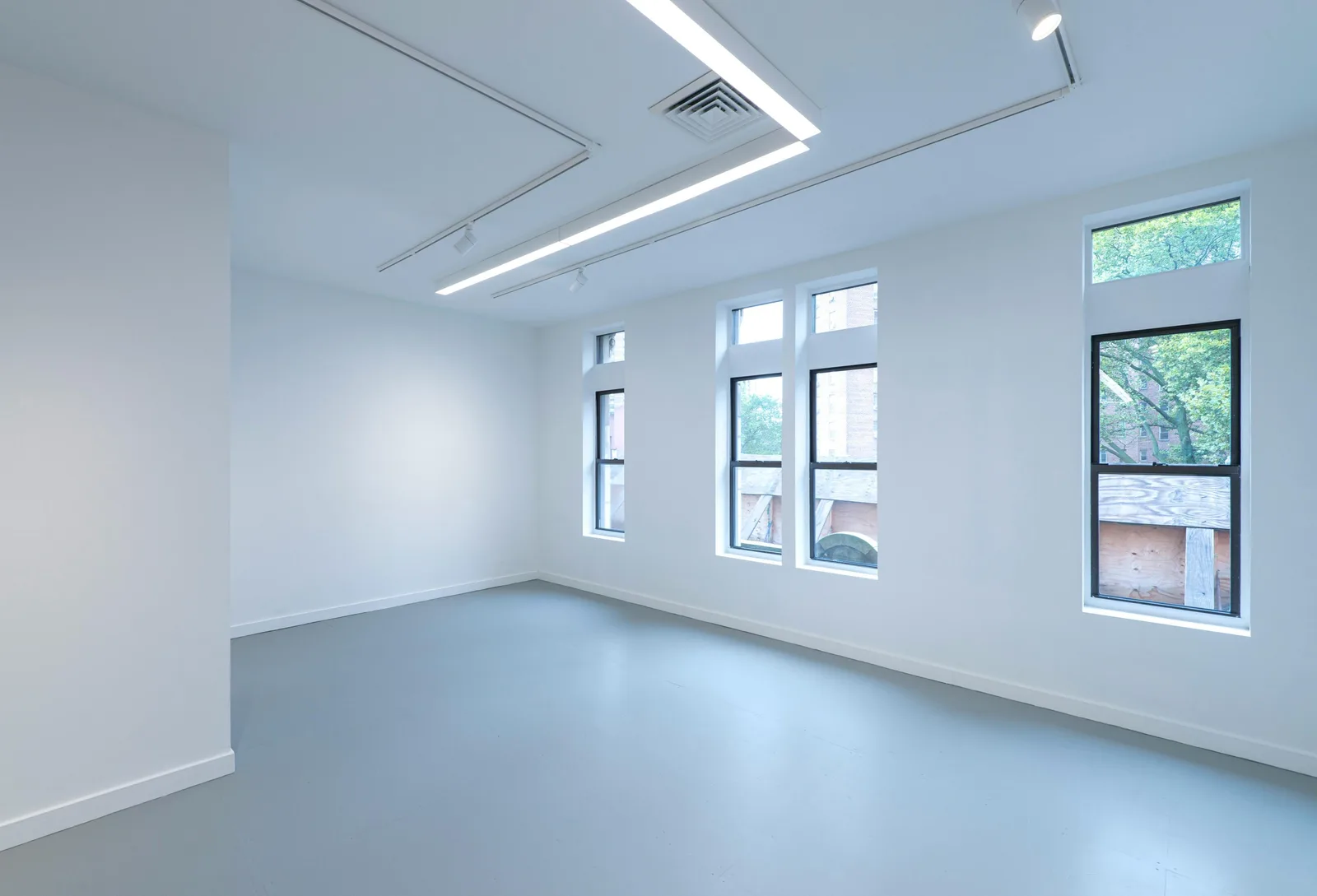 Lower East Side White Box Gallery Space in New York — 2