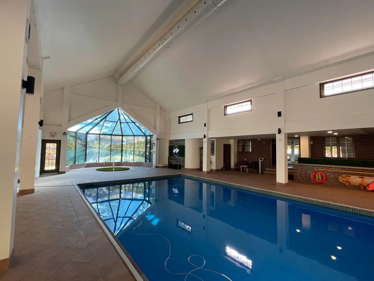 Luxurious 11-Bedroom Villa with Heated Pool and Jacuzzi, 465 sqm, private event, pop-up rental in Whitchurch-Stouffville, th…