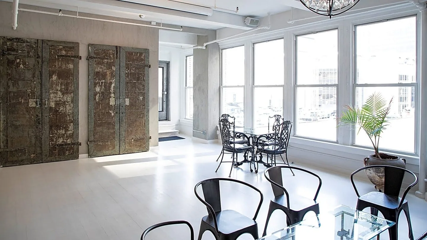 Luxurious Modern Loft and Gallery Space in Athens, Tennessee — 2