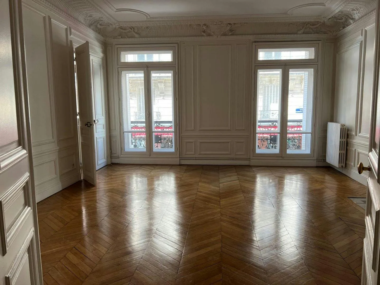 Luxury Apartments for Events and Showrooms on Rue Marbeuf — 2