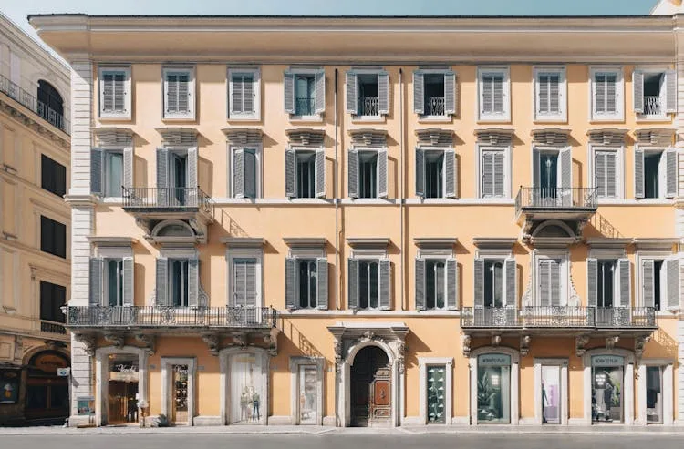 Luxury Retail and Showroom Space on Via del Corso, Rome — 2