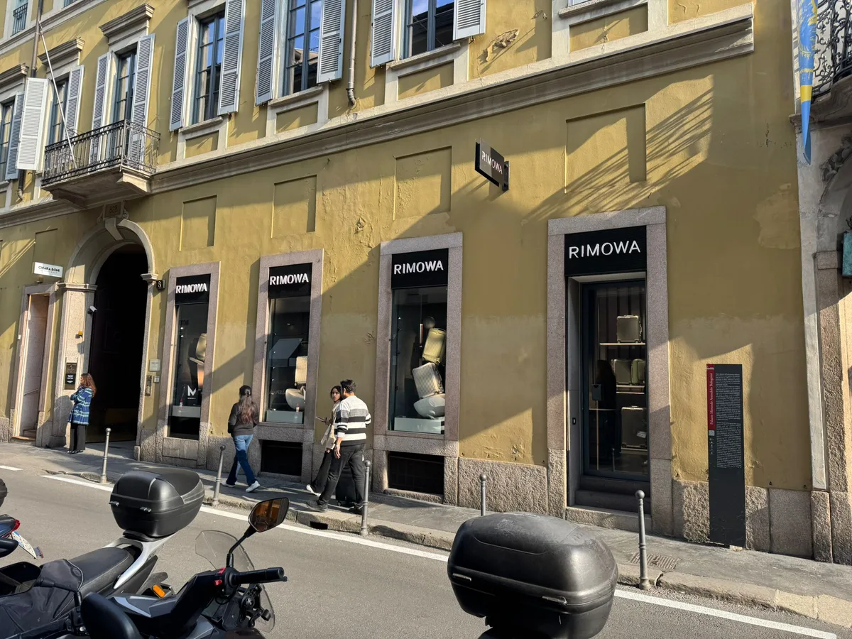 Luxury Retail Space on Via Sant’Andrea, 236 sqm, showroom presentation, pop-up rental in Milano