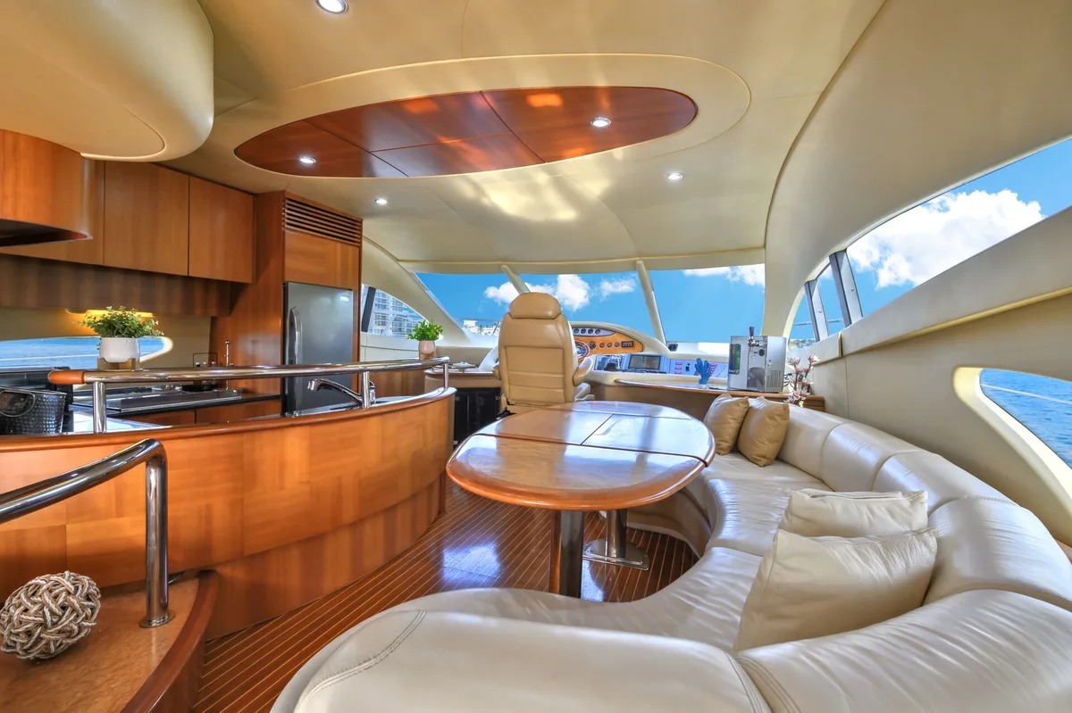 Luxury Yacht for Intimate Events in Miami, 47 sqm, private event, pop-up rental