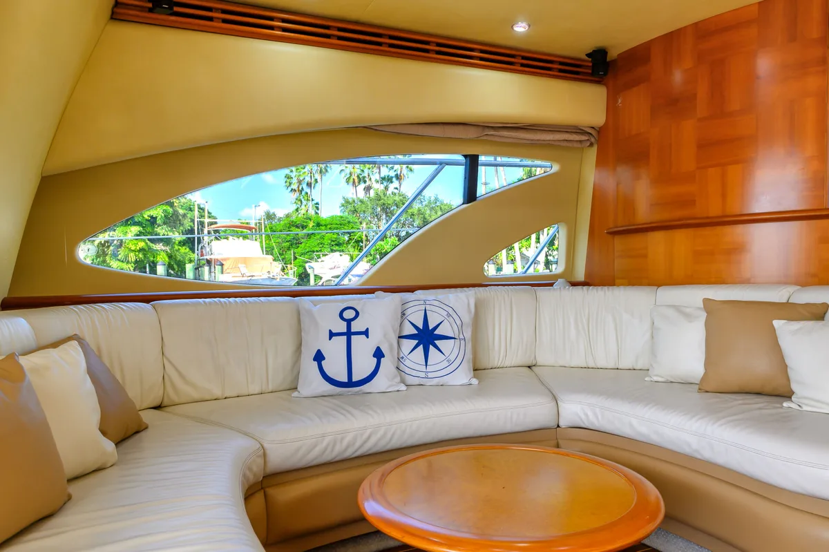 Luxury Yacht for Intimate Events in Miami, 47 sqm, private event, pop-up rental, second interior view