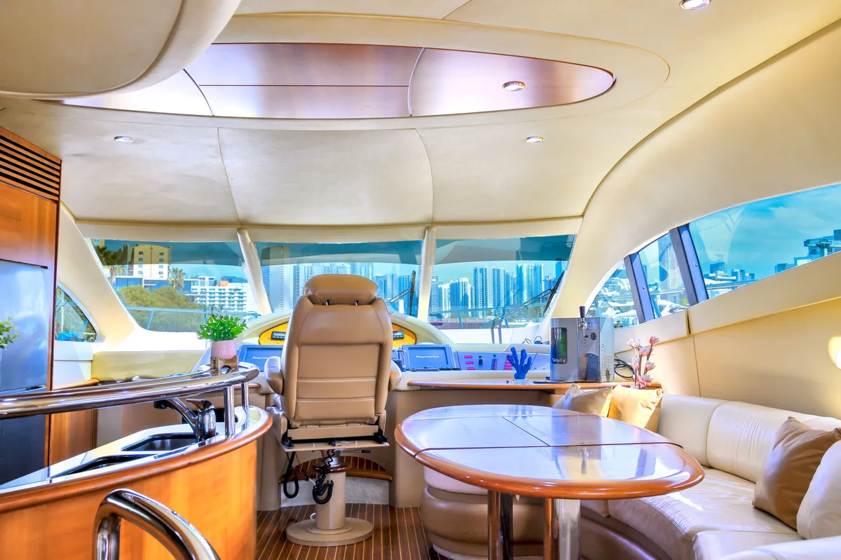 Luxury Yacht for Intimate Events in Miami, 47 sqm, private event, pop-up rental, third interior view