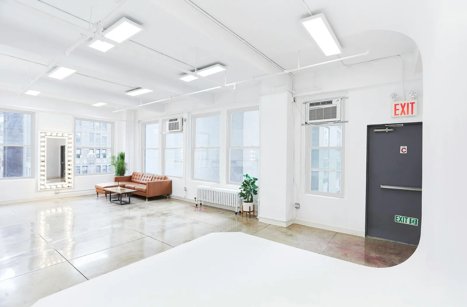 Manhattan Showroom and Pop-Up Studio at 545 8th Avenue — 3