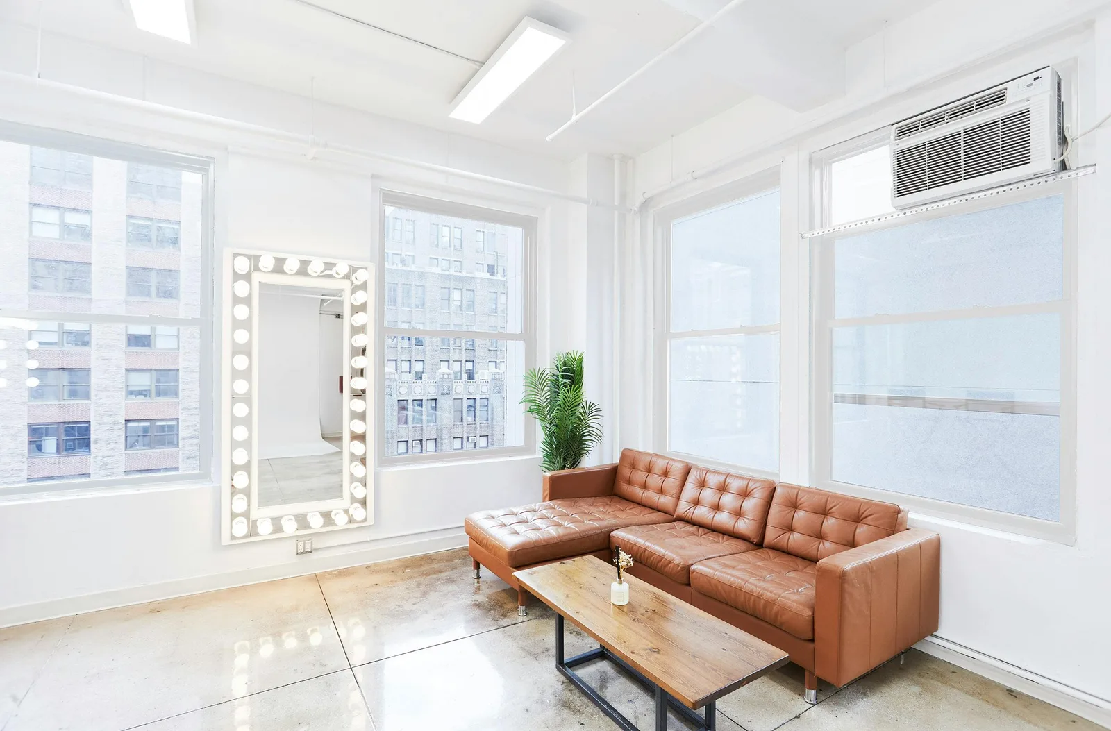 Manhattan Showroom and Pop-Up Studio at 545 8th Avenue — 4