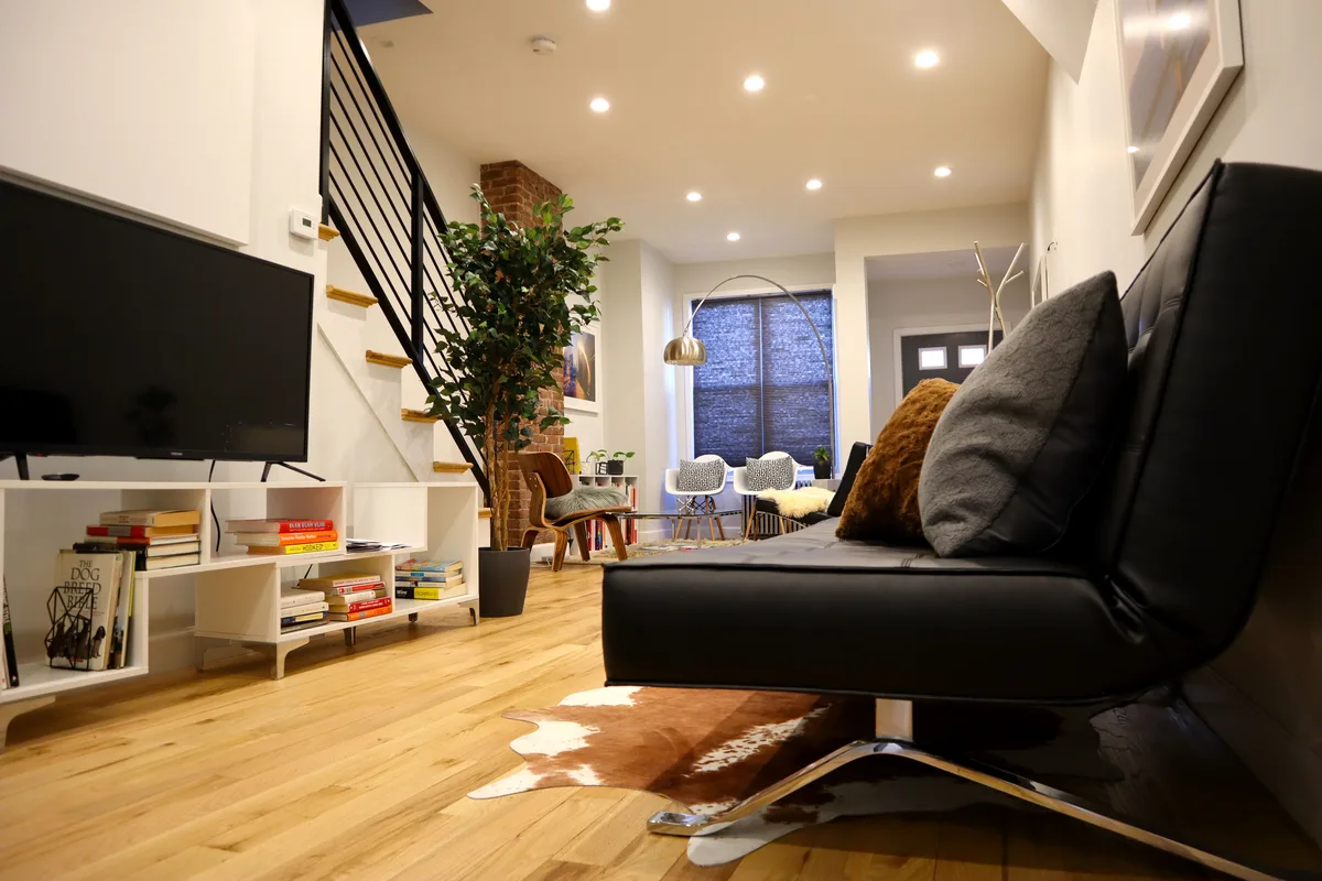Mid-Century Modern Lounge and Kitchen Space, 40 sqm, photo shoot, pop-up rental in Jersey City