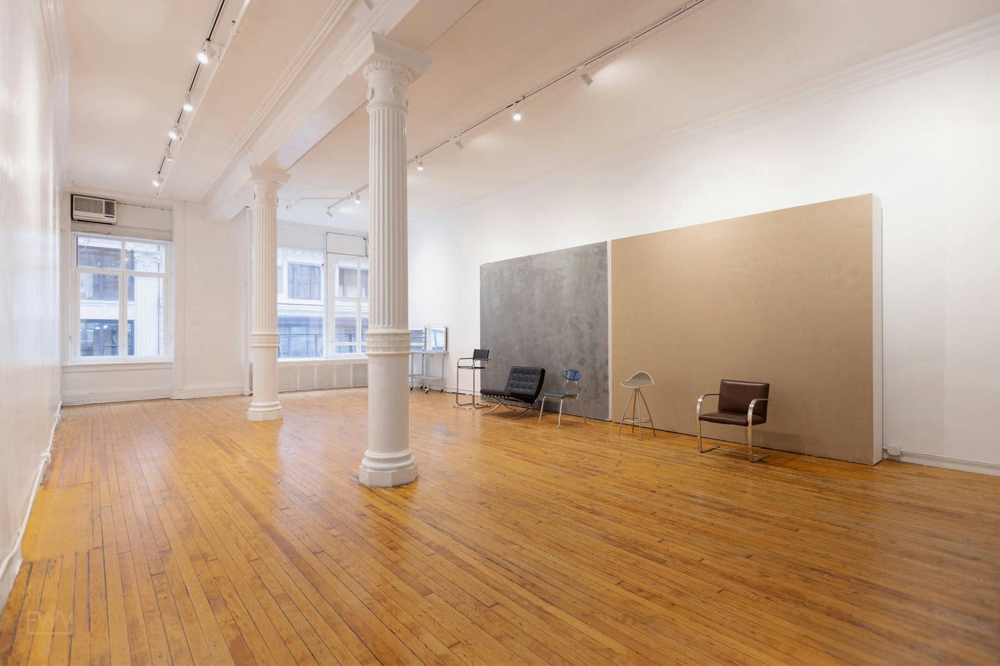 Midtown Manhattan Creative Loft with Roman Columns, 167 sqm, gallery showing, pop-up rental in New York