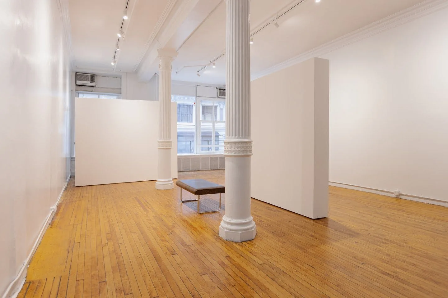 Midtown Manhattan Creative Loft with Roman Columns — 4