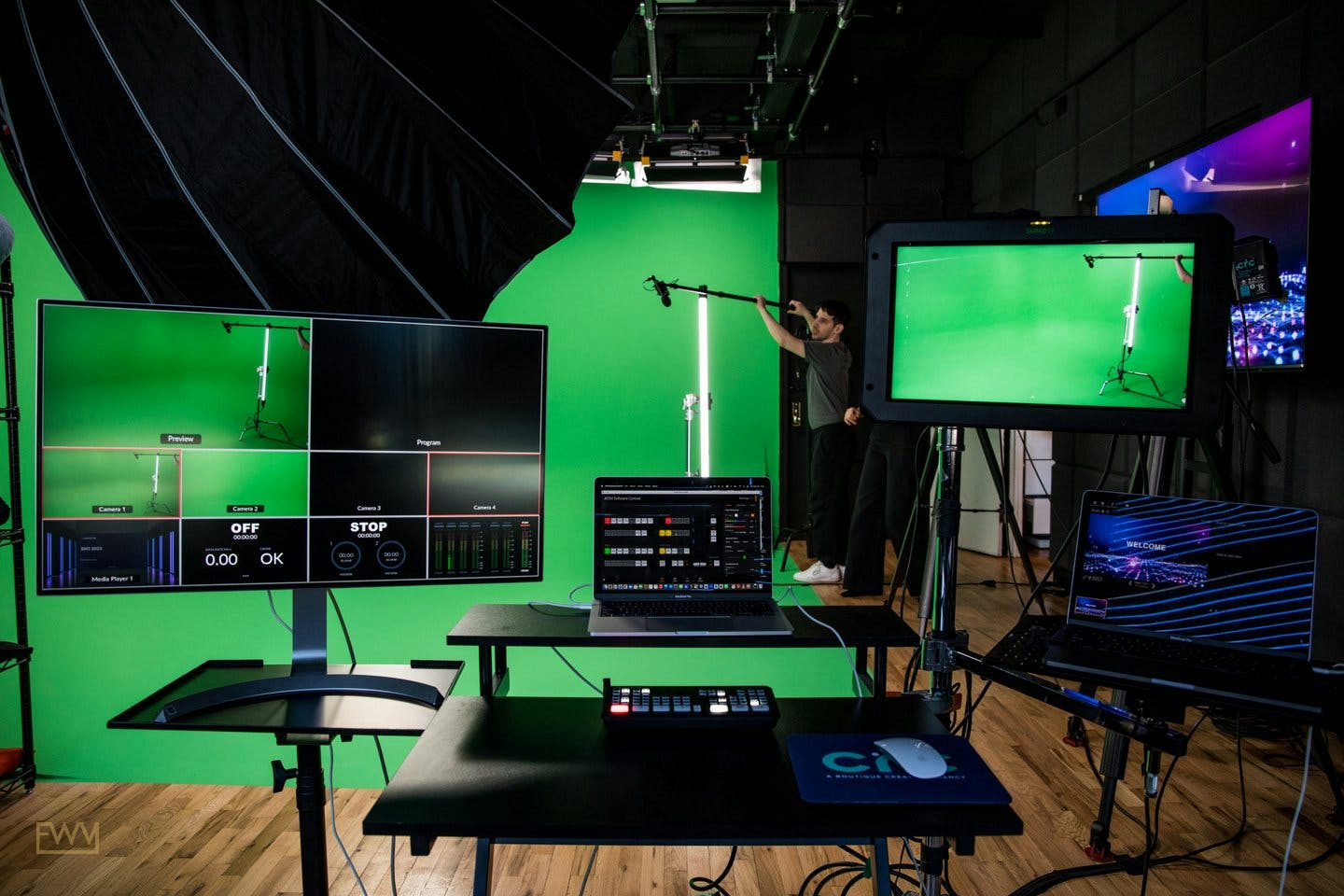Midtown NYC Green Screen Studio and Production Facility, 36 sqm, art exhibition, pop-up rental in New York