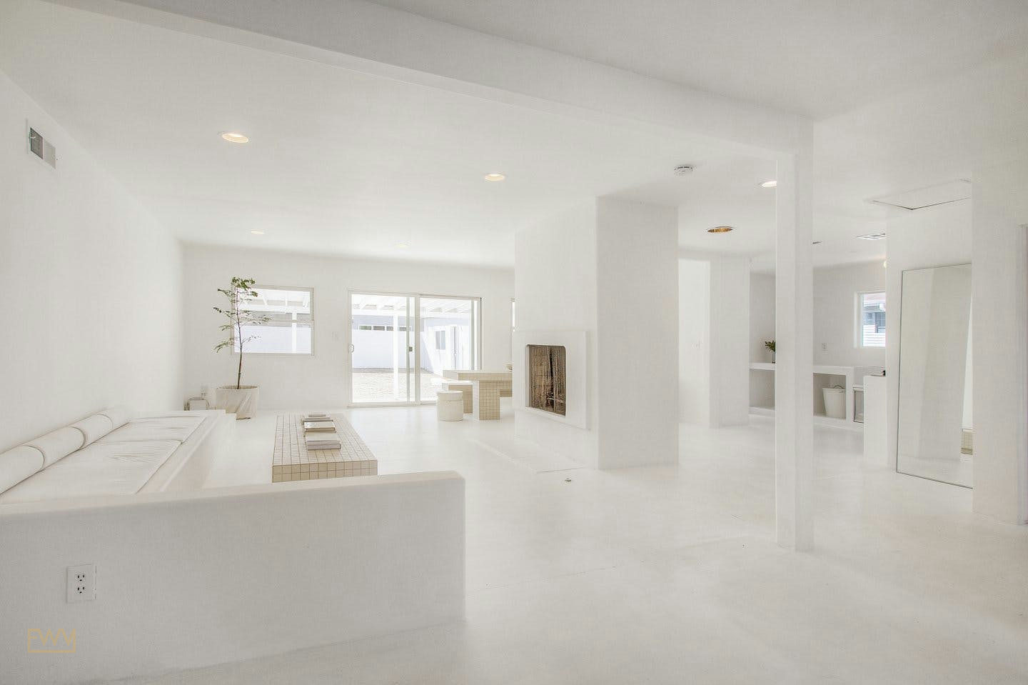 Minimalist Creative Space in Tarzana, Los Angeles, 195 sqm, pop up store