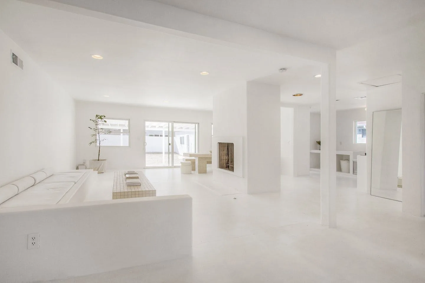 Minimalist Creative Space in Tarzana, Los Angeles