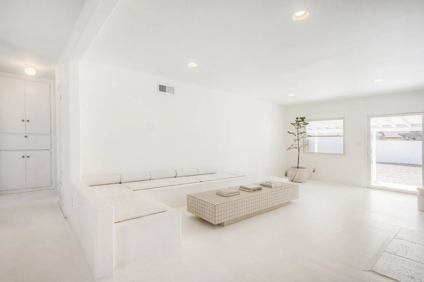 Minimalist Creative Space in Tarzana, Los Angeles — 2
