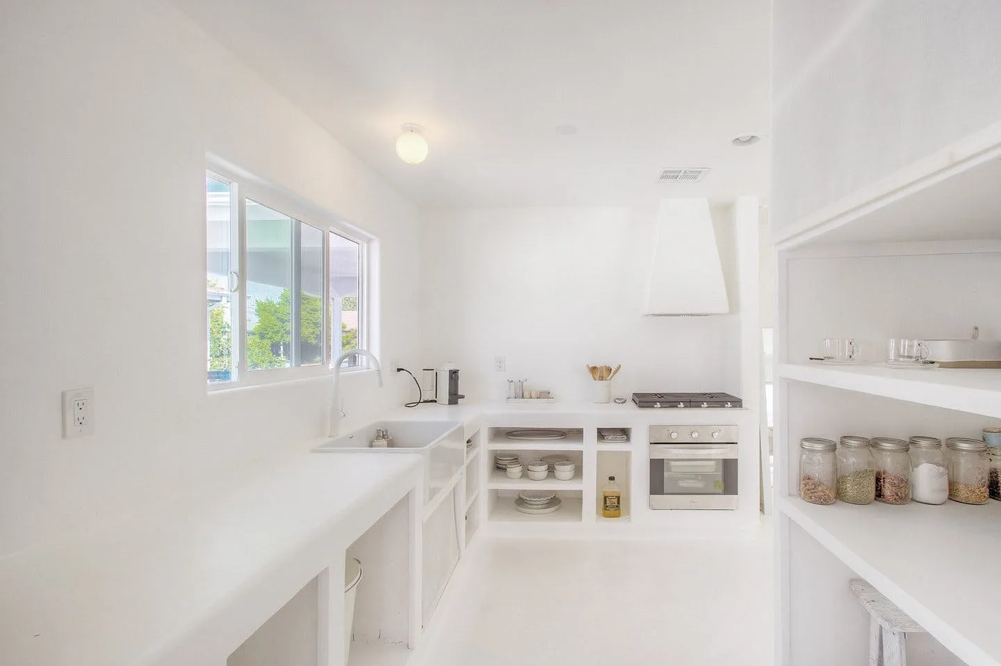 Minimalist Creative Space in Tarzana, Los Angeles — 4