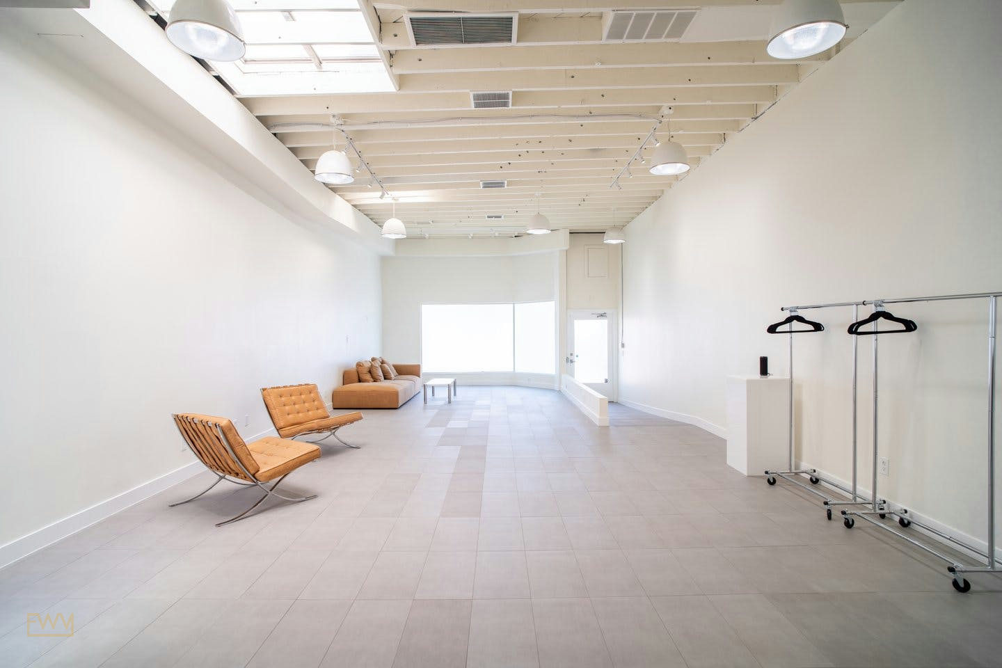 Minimalist Daylight Studio and Event Space in Los Angeles, 121 sqm, photo shoot, pop-up rental