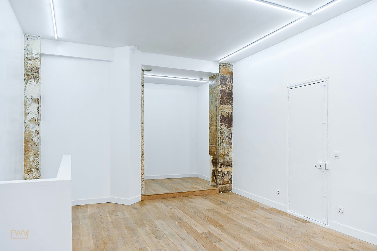 Minimalist Gallery and Retail Space in Paris 9th District, 44 sqm, pop up store