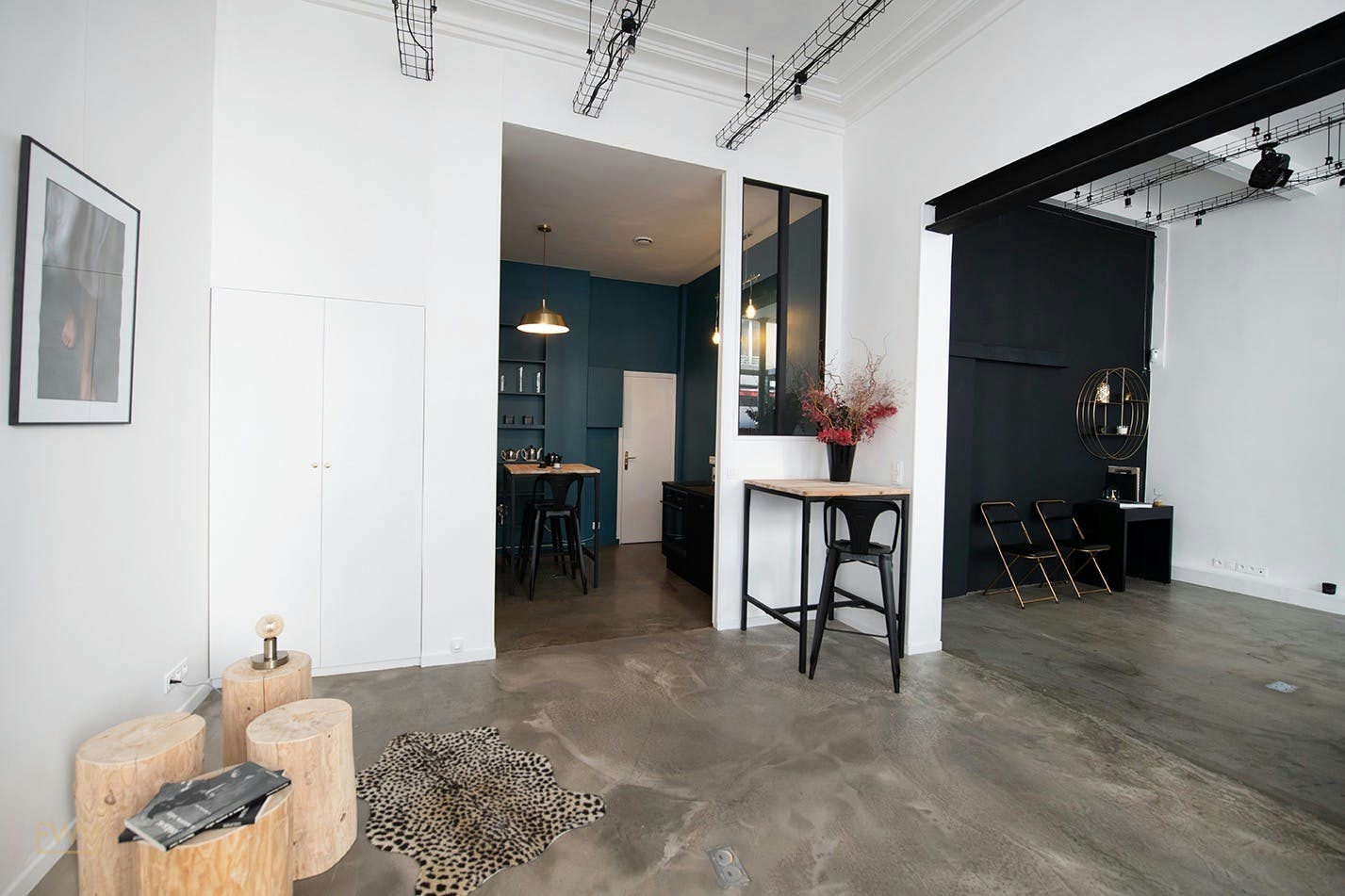 Minimalist Photo Studio on Rue Saint-Maur in Paris, 9 sqm, pop up store