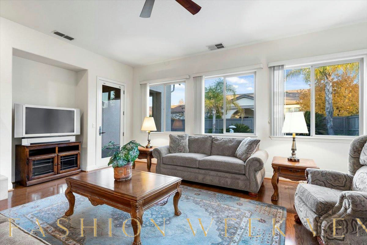 Model Home in Gated 55+ Community, 175 sqm, corporate event, pop-up rental in Sacramento