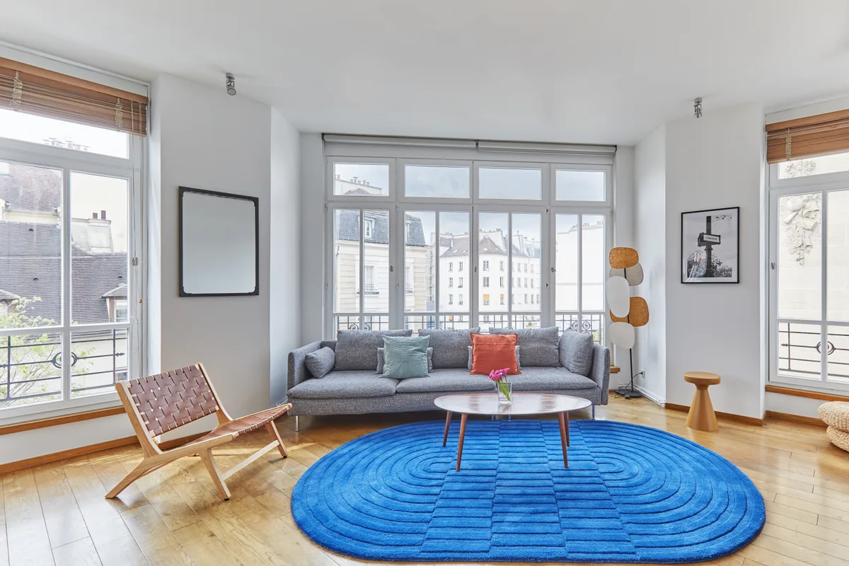 Modern 120 m² Apartment with Natural Light, showroom presentation, pop-up rental in Paris, interior view