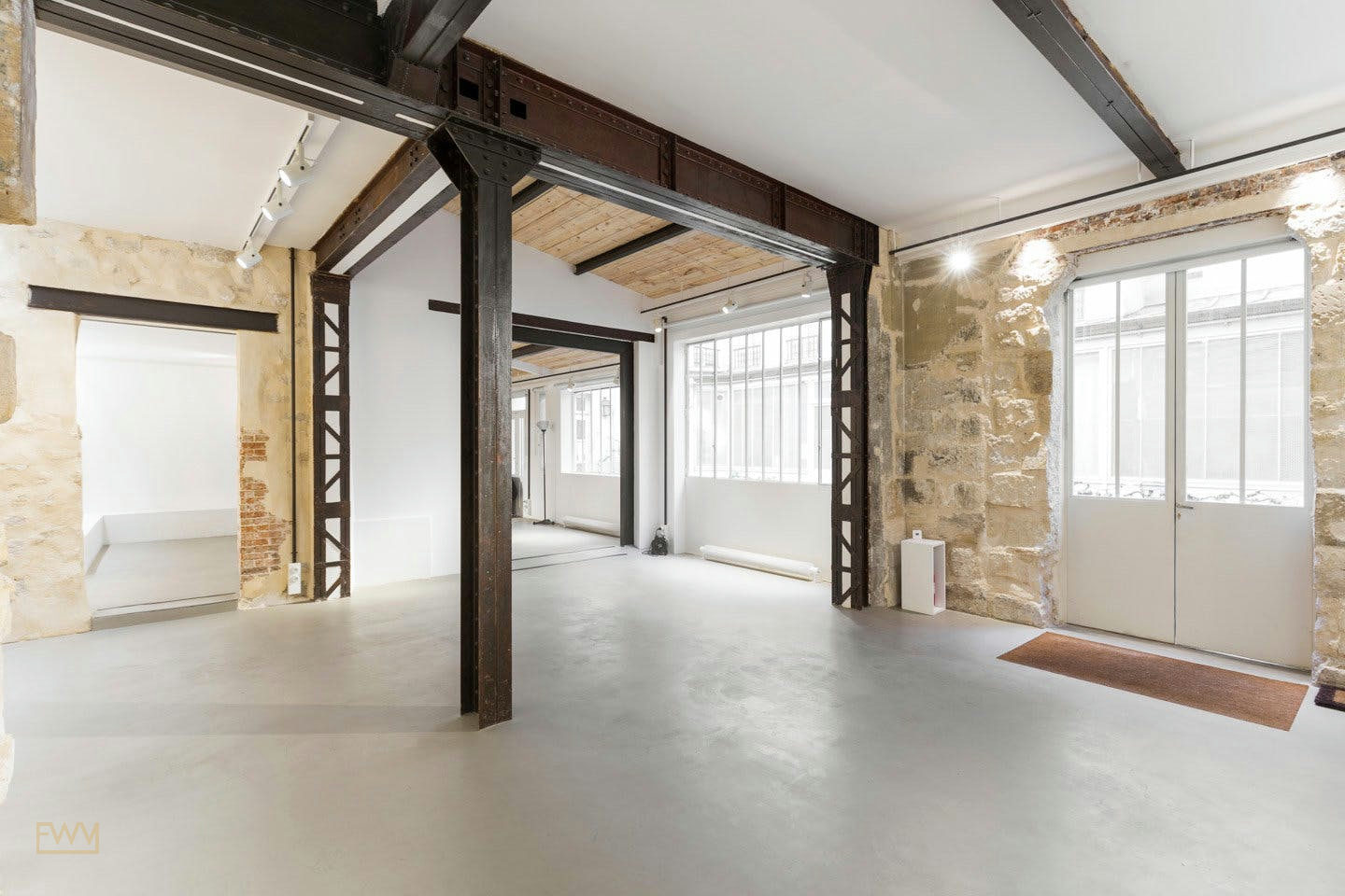 Modern 133 sqm Showroom in Haut Marais, Paris, pop up store