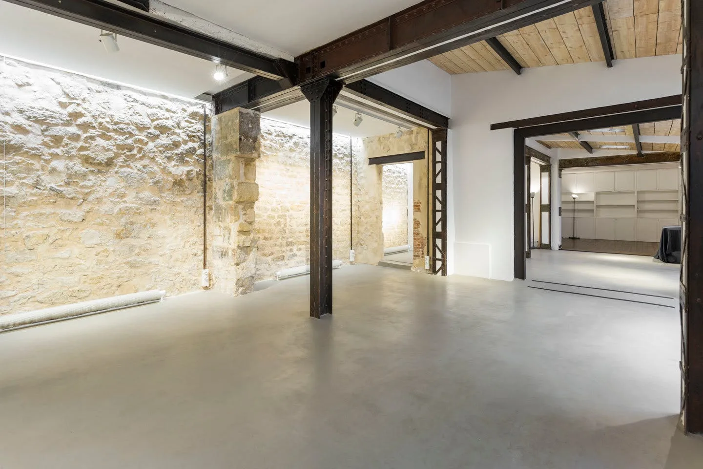 Modern 133 sqm Showroom in Haut Marais, Paris — 2