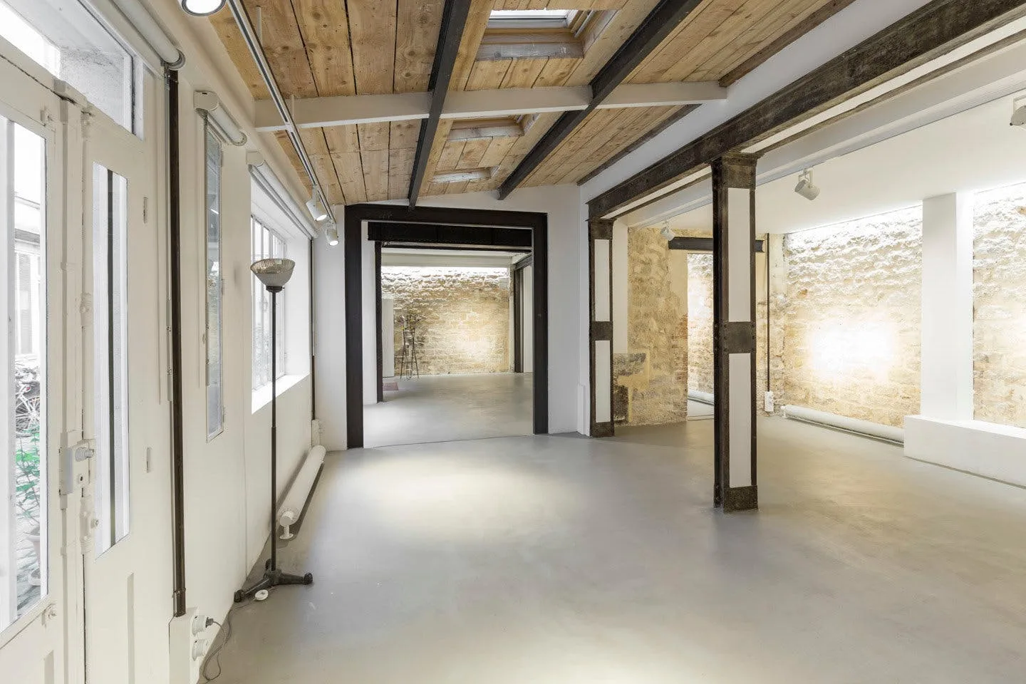 Modern 133 sqm Showroom in Haut Marais, Paris — 3