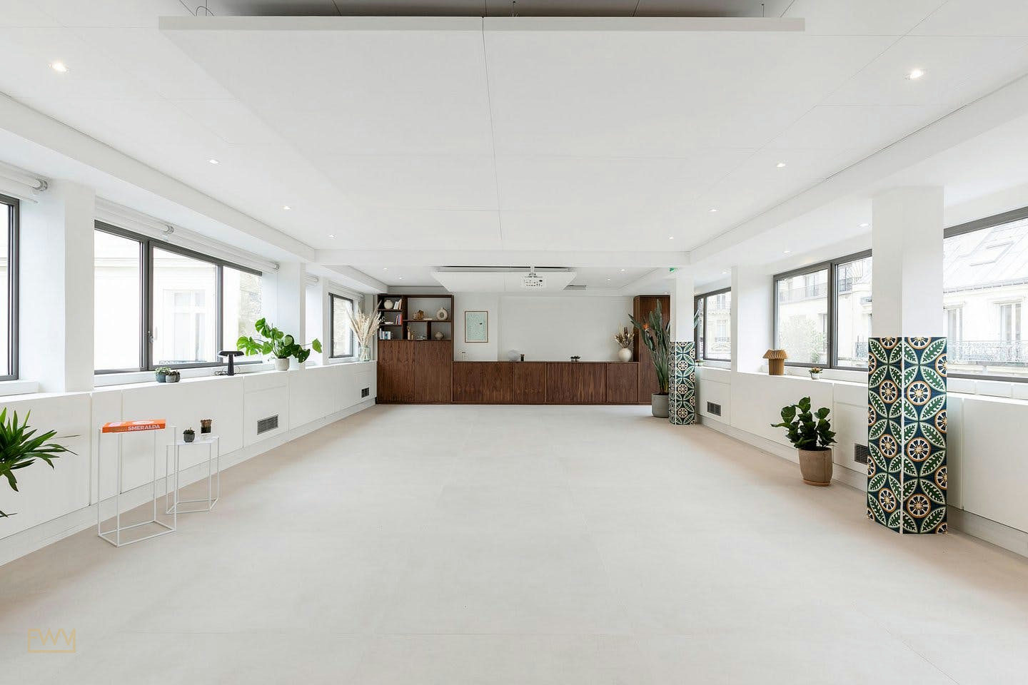 Modern 150 sqm Meeting Space with Rooftop in Paris 16th, showroom presentation, pop-up rental