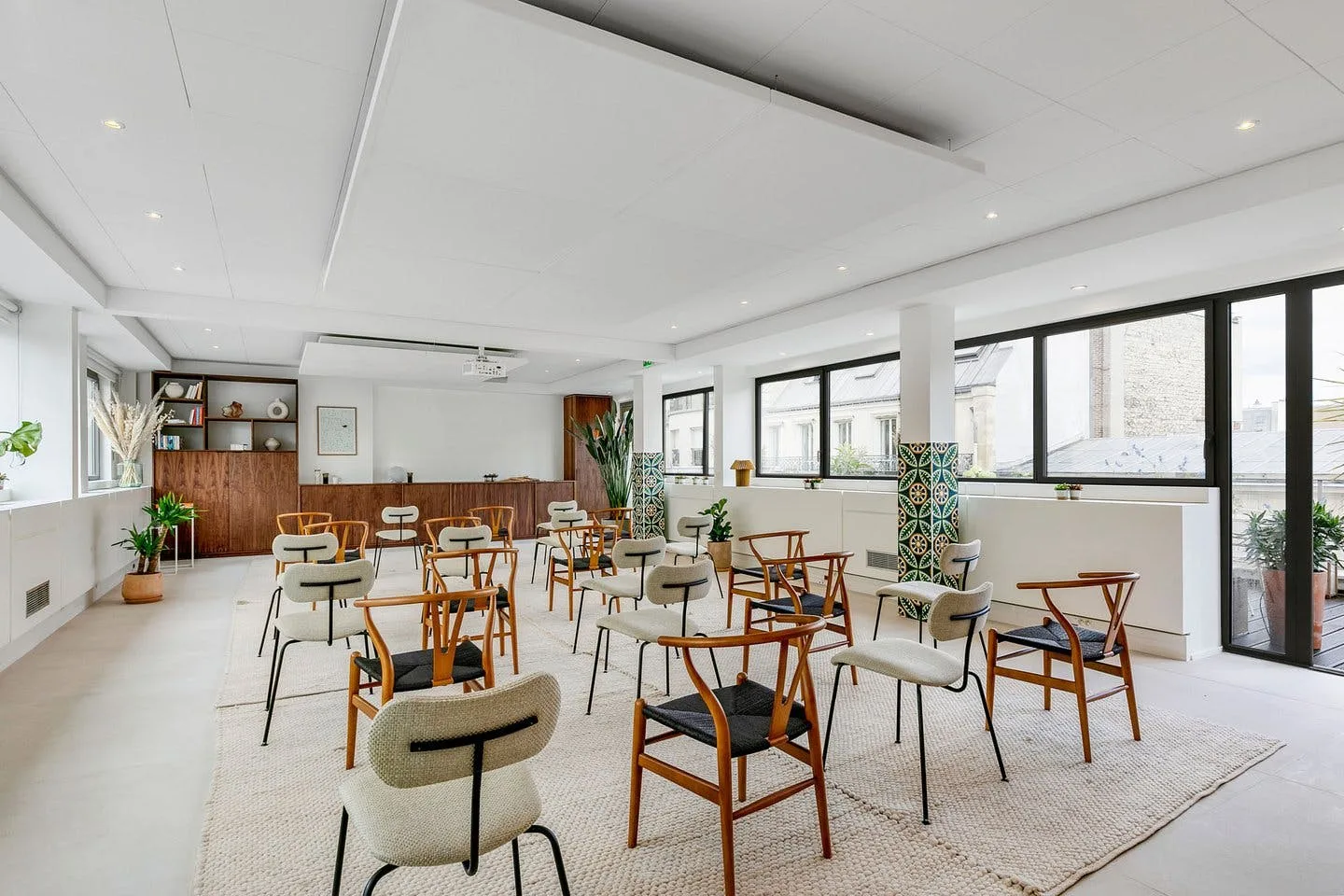 Modern 150 sqm Meeting Space with Rooftop in Paris 16th — 4