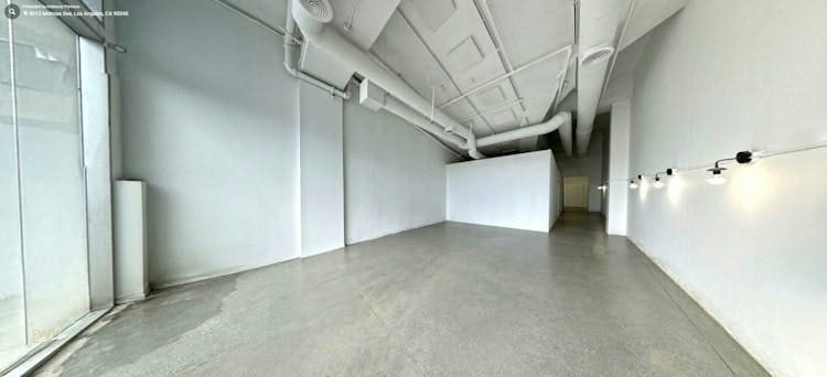 Modern 2,950 Square Foot Retail Space on Melrose Avenue, 274 sqm, pop up store in Los Angeles