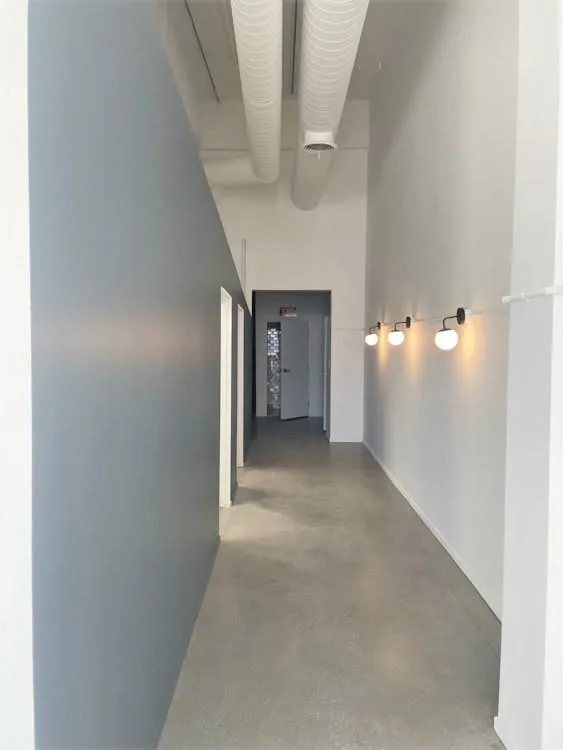 Modern 2,950 Square Foot Retail Space on Melrose Avenue — 4