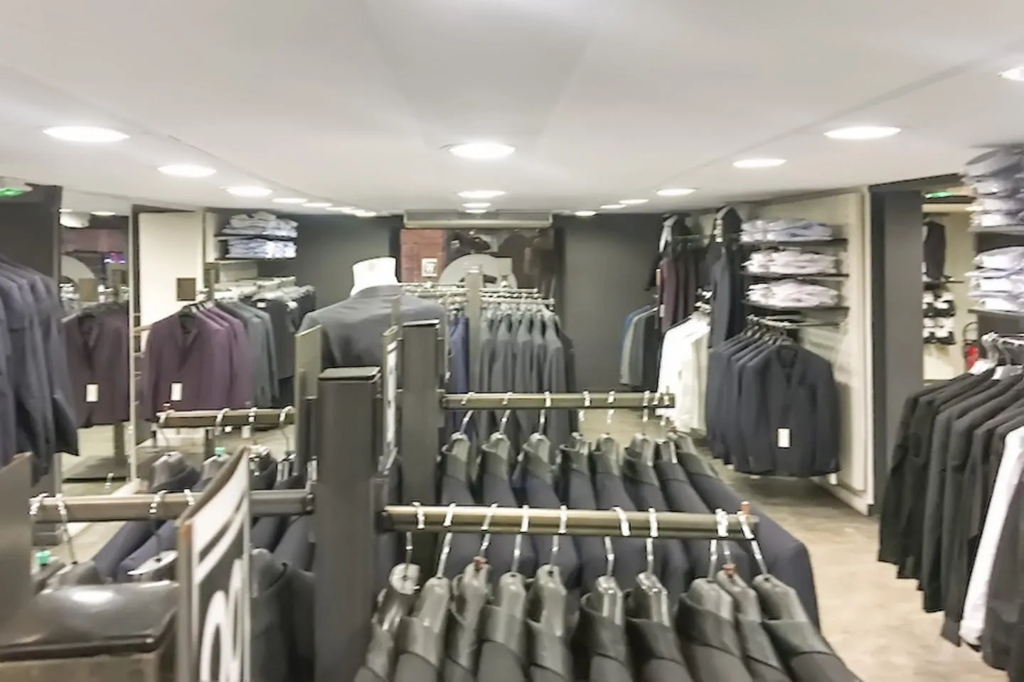 Modern 200 sqm Boutique Space near Pigalle — 3