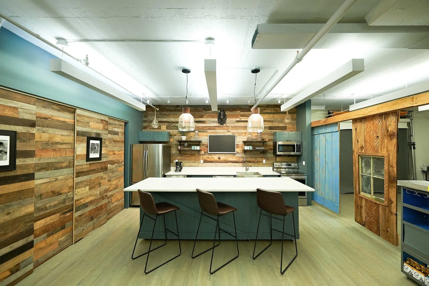Modern 3,500 sq ft Creative Office in Hudson Square — 2