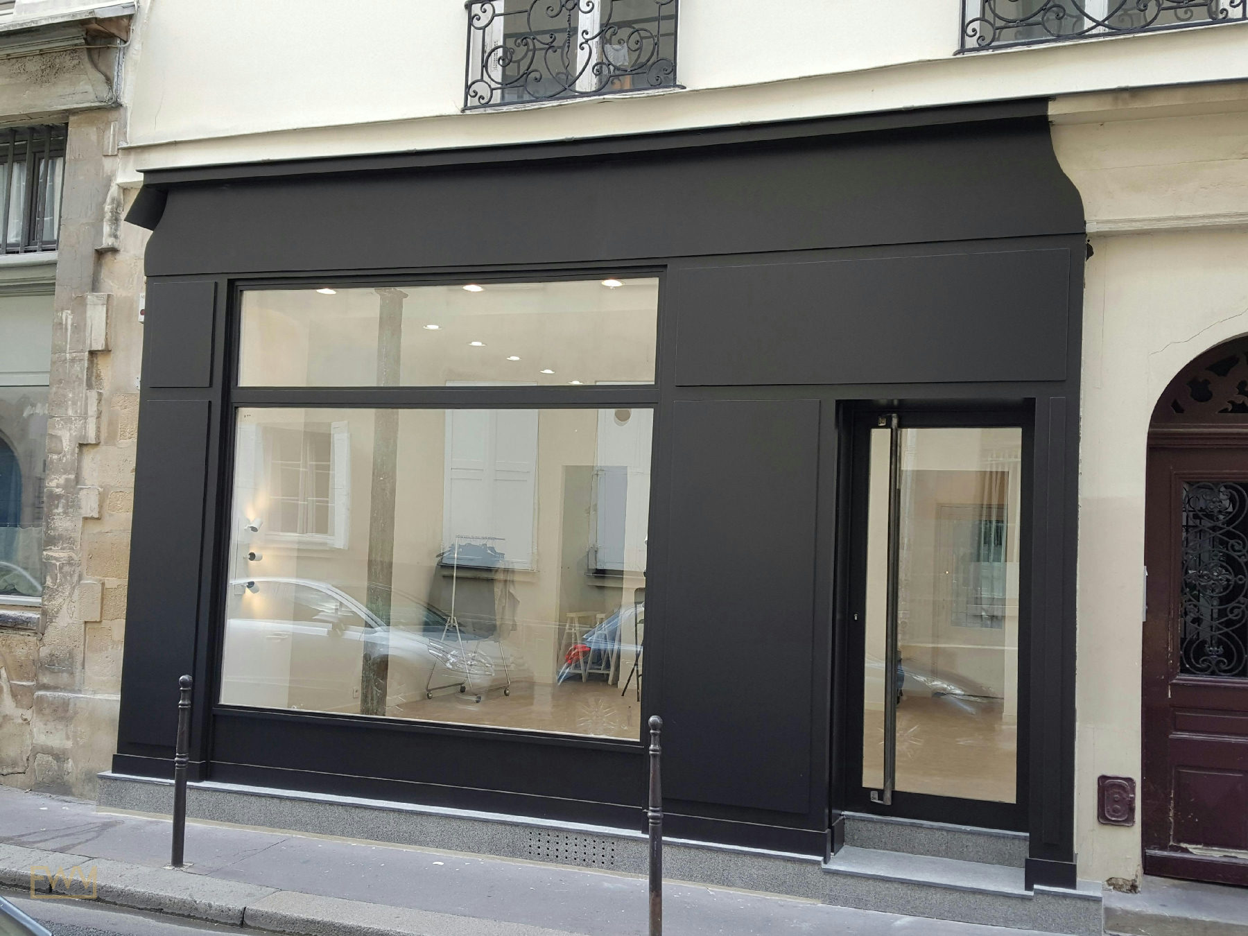 Modern 37 sqm Gallery and Showroom in Le Marais