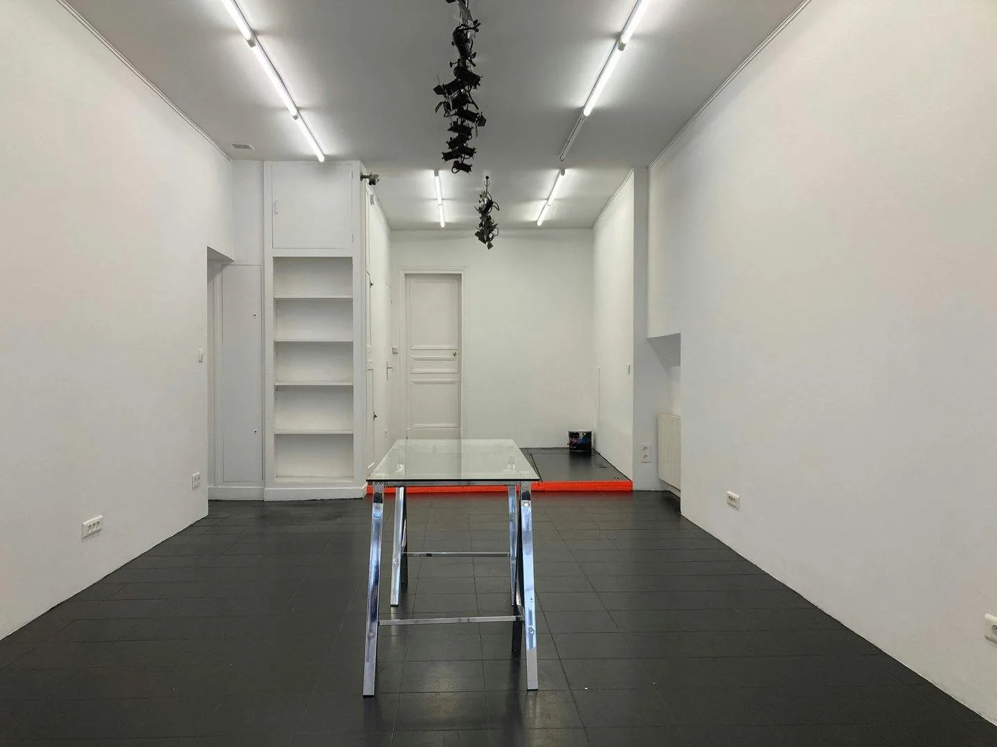 Modern 40 sqm Boutique in Le Marais, Paris — 2
