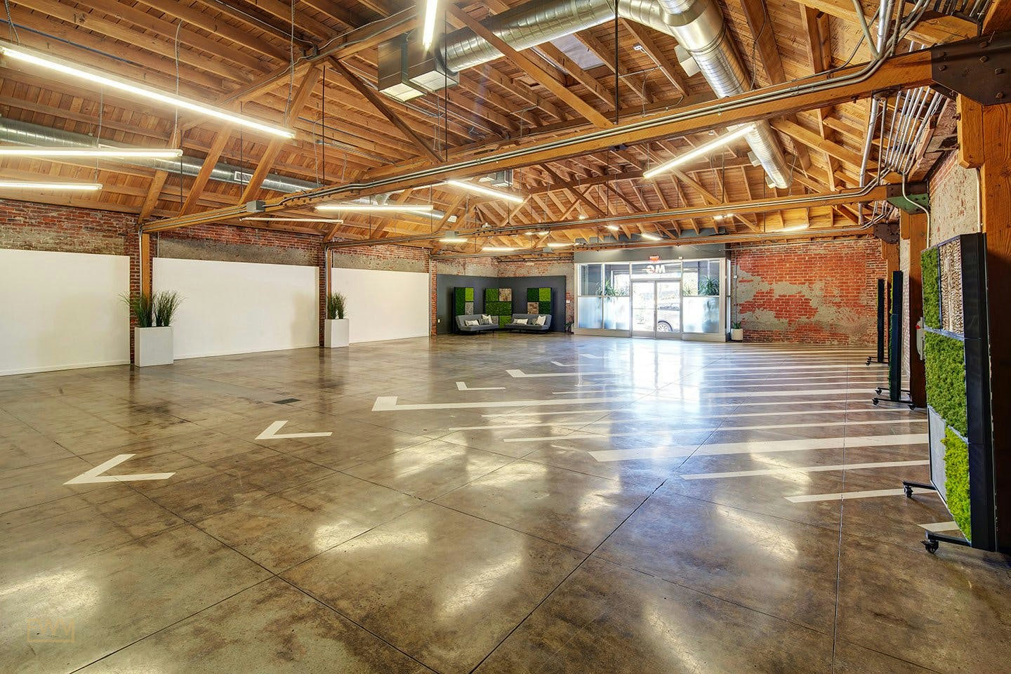 Modern 5,000 Sq Ft Event and Retail Space in Los Angeles, 465 sqm, product launch, pop-up rental