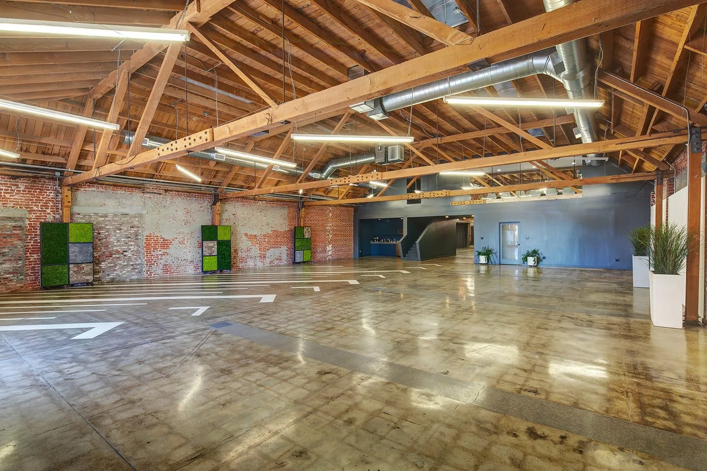Modern 5,000 Sq Ft Event and Retail Space in Los Angeles — 2