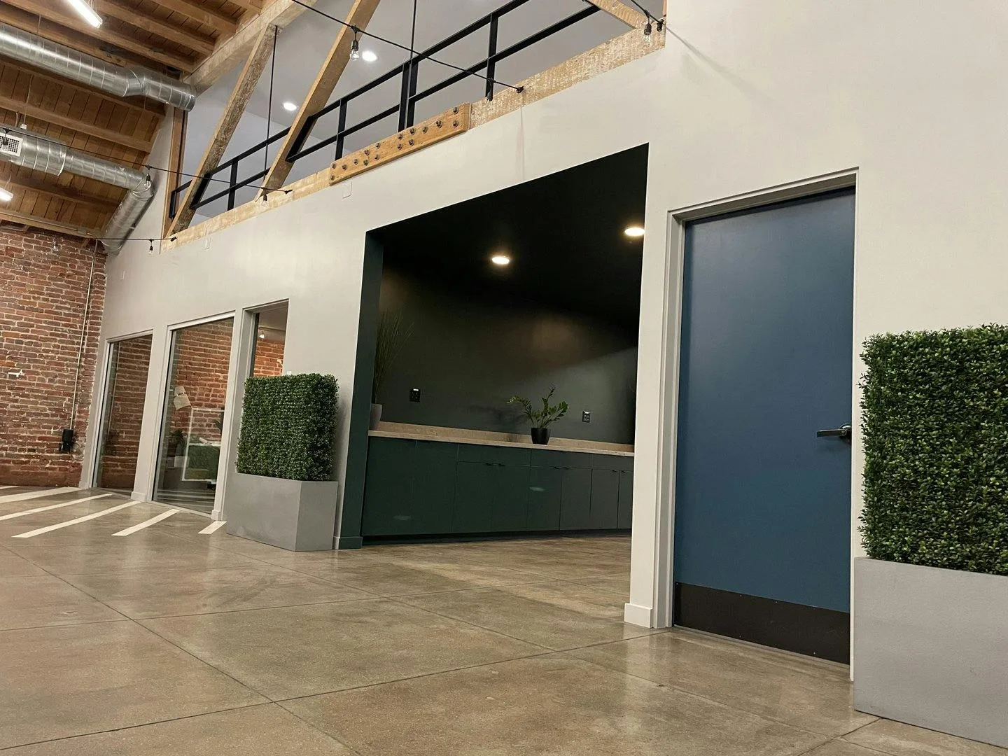 Modern 5,000 Sq Ft Event and Retail Space in Los Angeles — 5