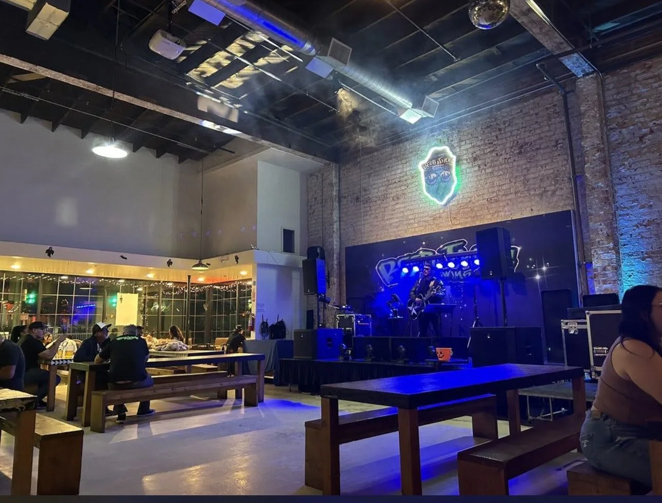 Modern 7,000 sqft Restaurant and Bar Space in Bell