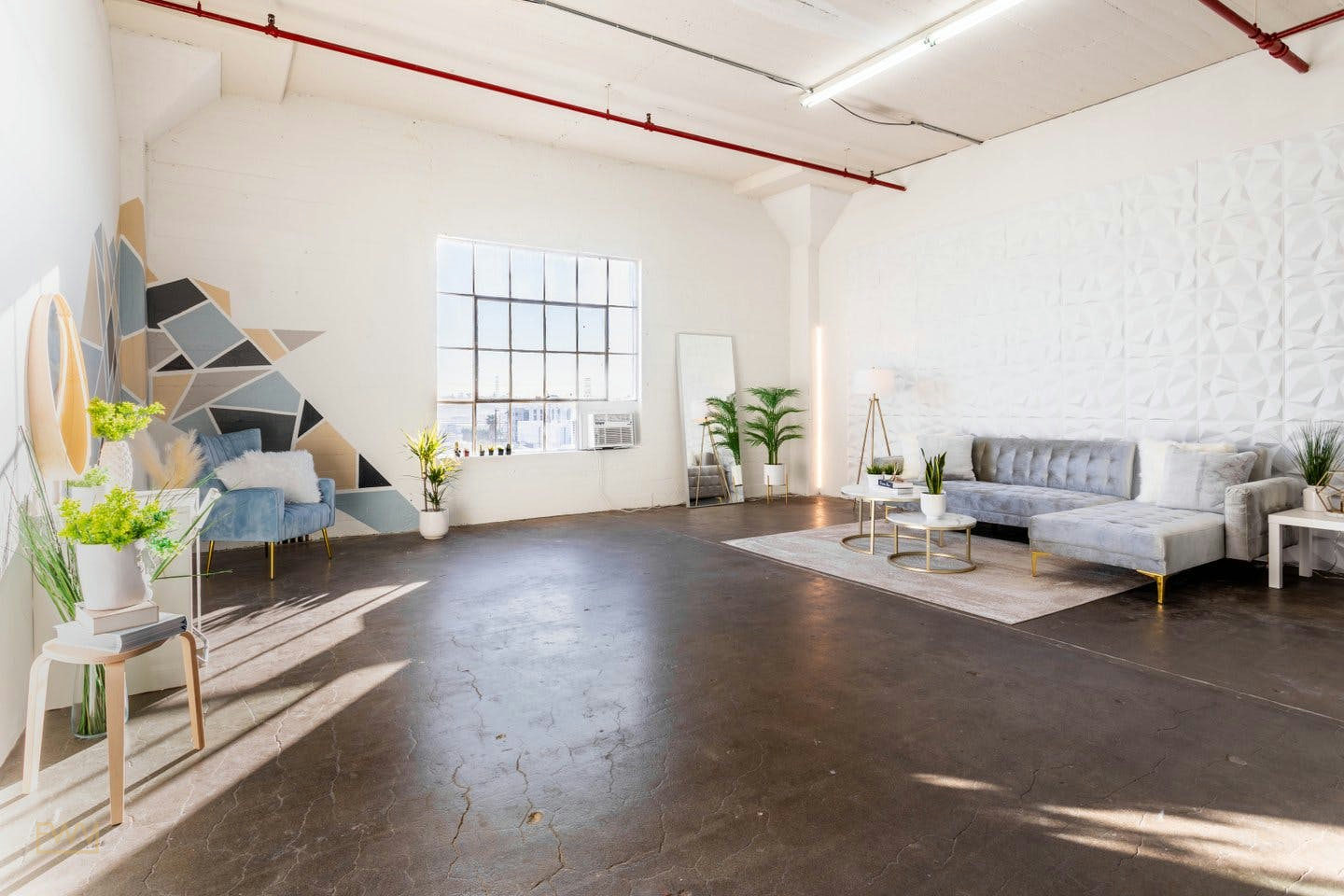 Modern 750 sq ft Studio in Downtown Los Angeles Arts District, 70 sqm, photo shoot, pop-up rental