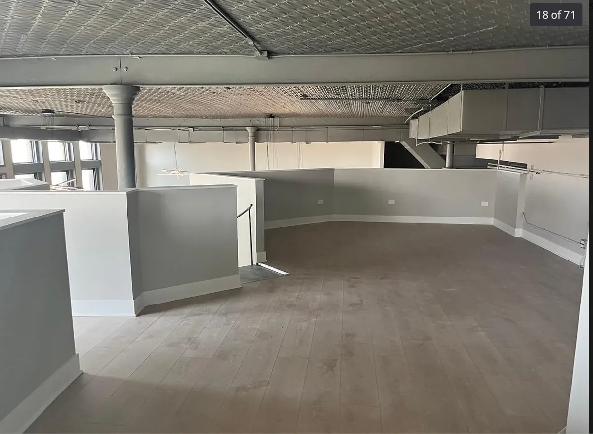Modern Alcohol-Free Pop-Up Venue in Chicago, 33 sqm, pop up store