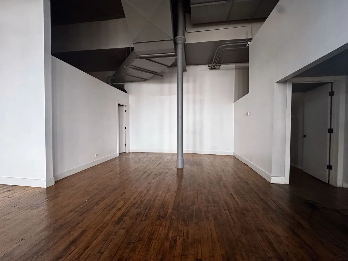 Modern Alcohol-Free Pop-Up Venue in Chicago, 33 sqm, pop up store, interior view