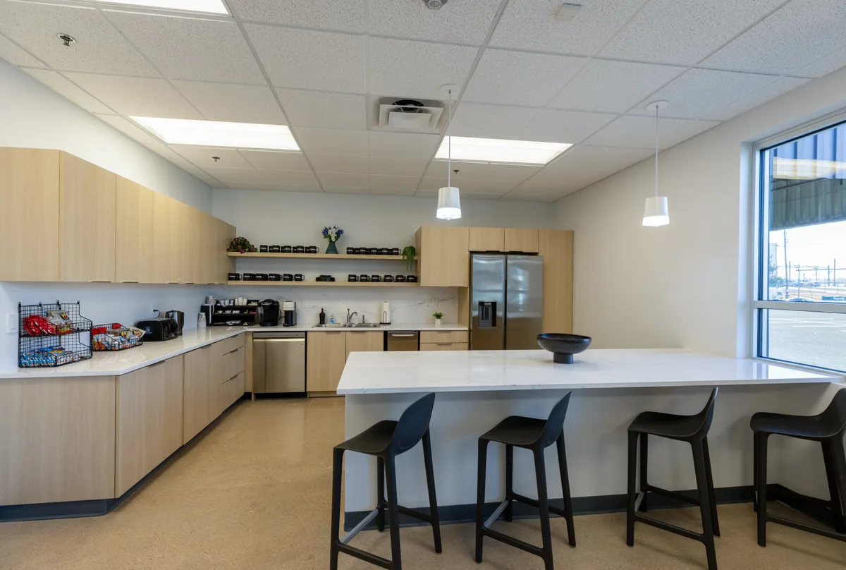Modern All-in-One Workspace with Conference Room, 37 sqm, showroom presentation, pop-up rental in Denver, second interior vi…