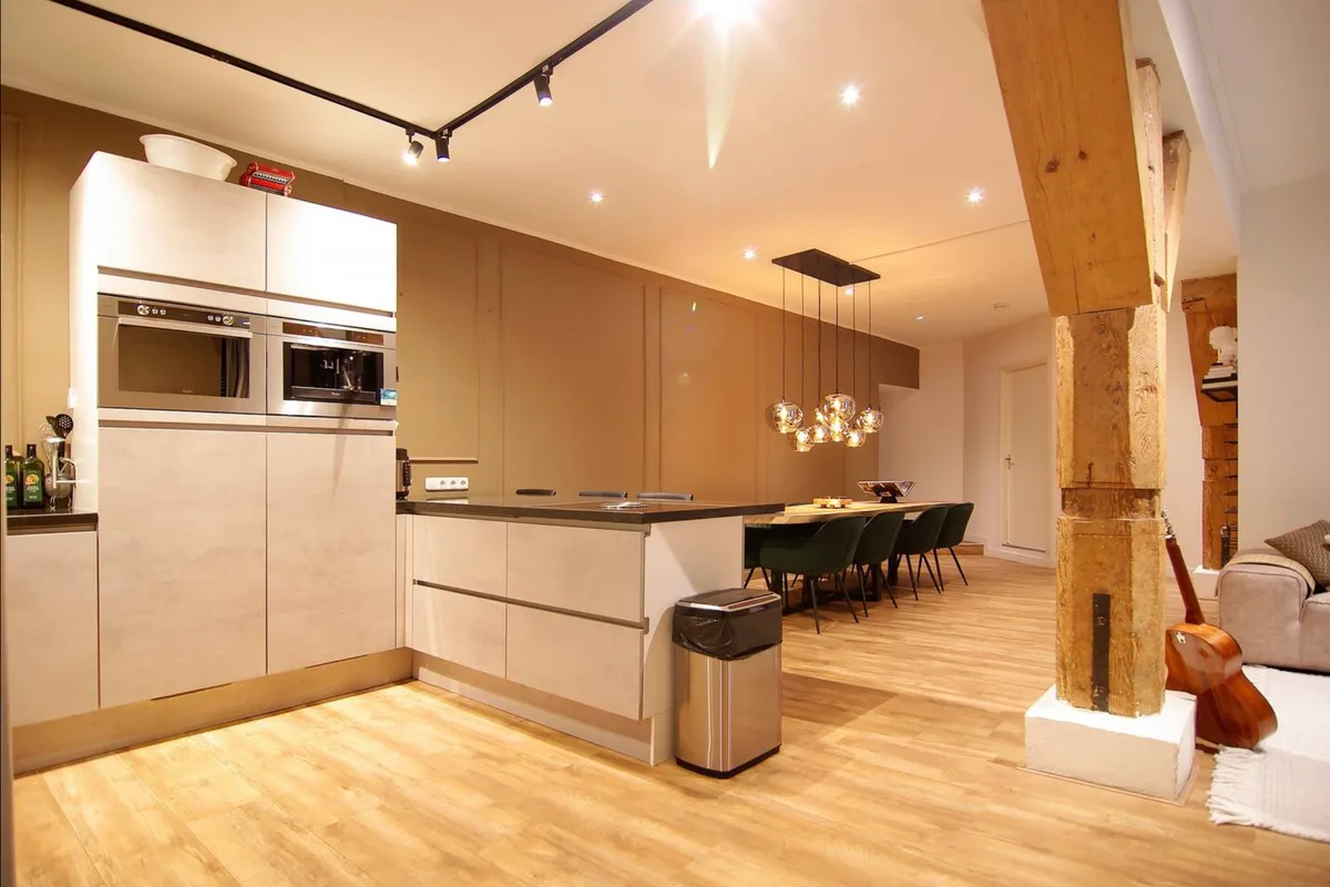 Modern Apartment with Canal View in Historic Building, 100 sqm, showroom presentation, pop-up rental in Amsterdam, third int…