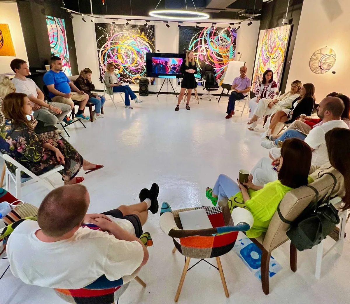 Modern Art Gallery Event Space in Dubai, 200 sqm, art exhibition, pop-up rental, interior view