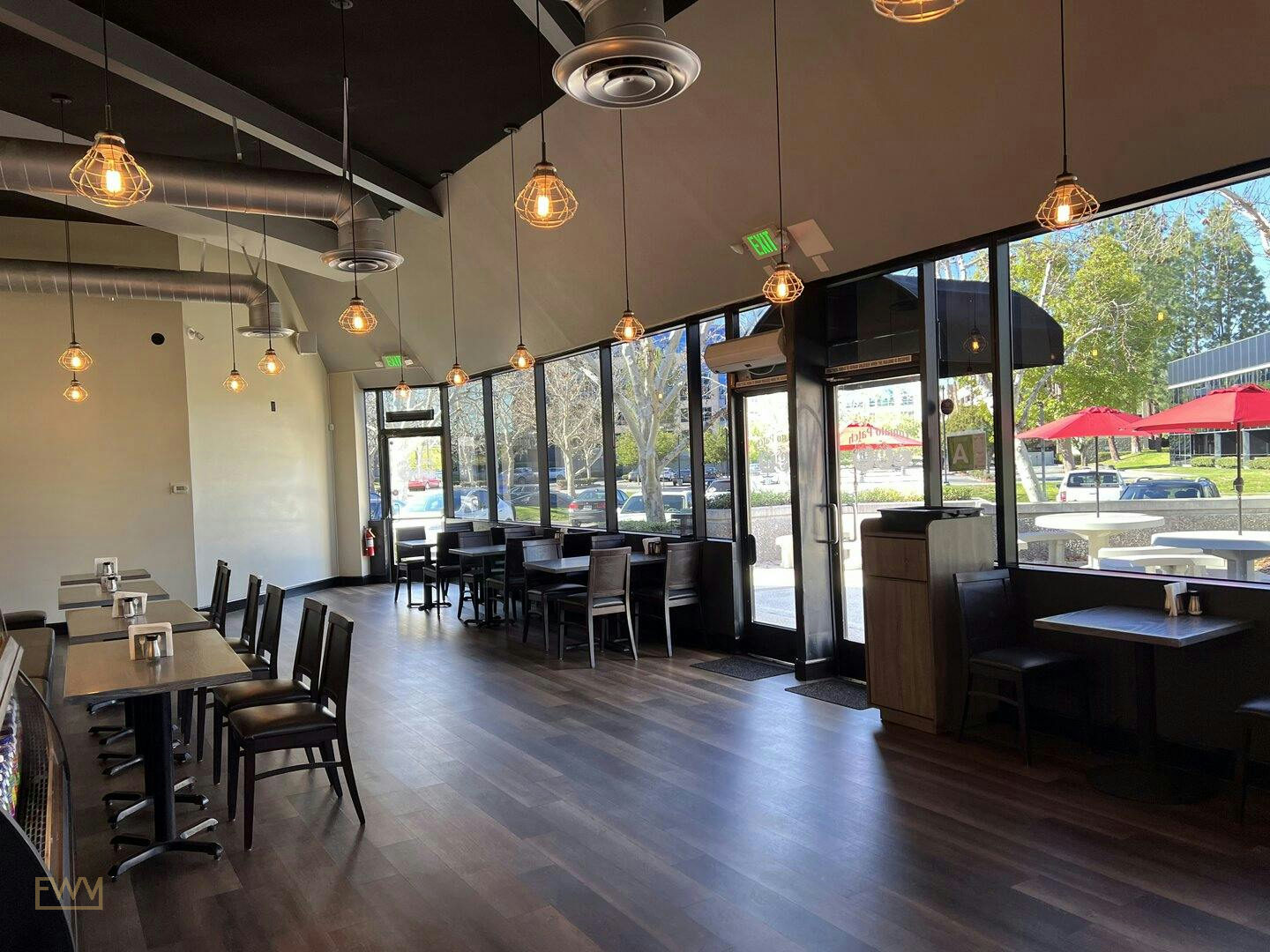 Modern Cafe and Restaurant Space in Warner Center, 171 sqm, art exhibition, pop-up rental in Los Angeles