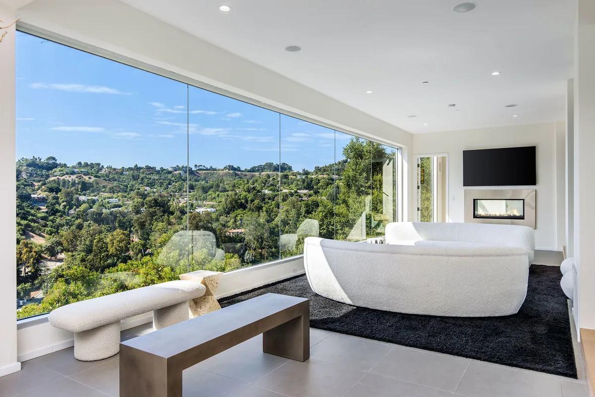 Modern Canyon-View Home with Pool and Outdoor Oasis, 576 sqm, photo shoot, pop-up rental in Beverly Hills