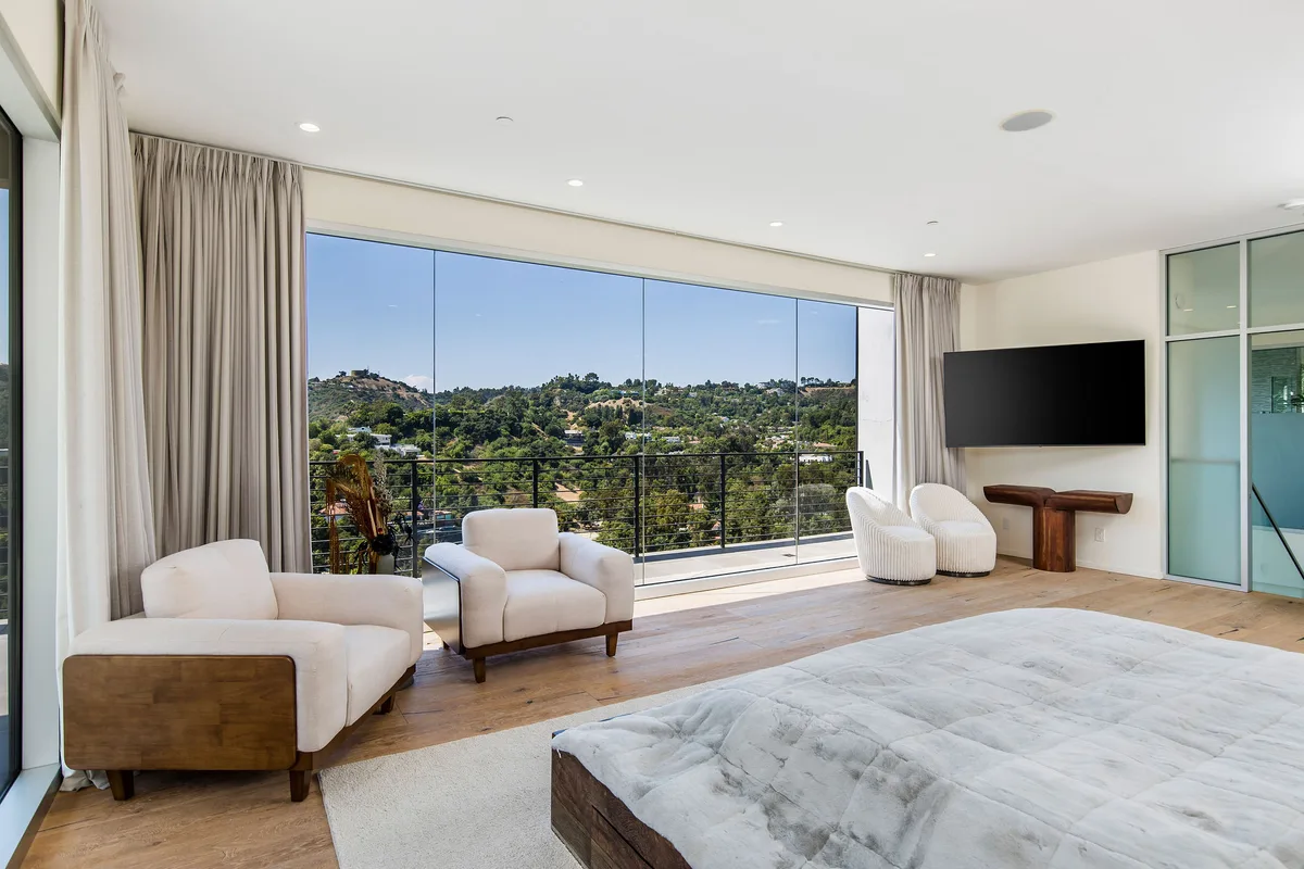 Modern Canyon-View Home with Pool and Outdoor Oasis, 576 sqm, photo shoot, pop-up rental in Beverly Hills, third interior vi…