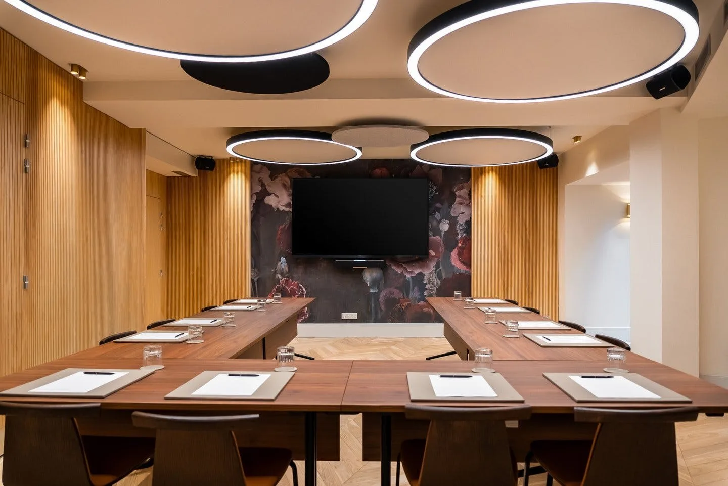Modern Commercial Space at 7 Rue de l'Échelle, Paris — 3