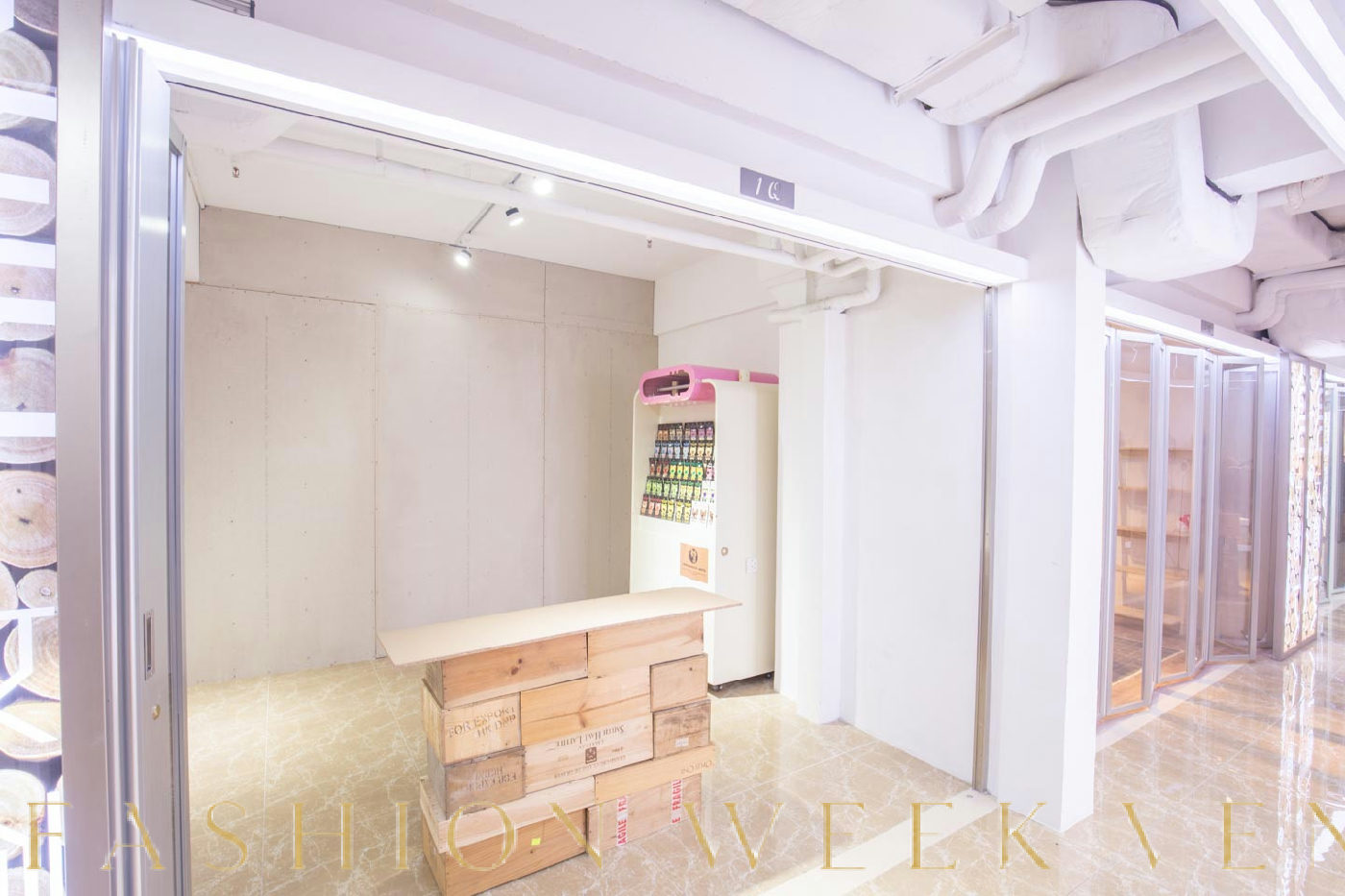 Modern Compact Shop in Sé, pop up store in Macau, second interior view